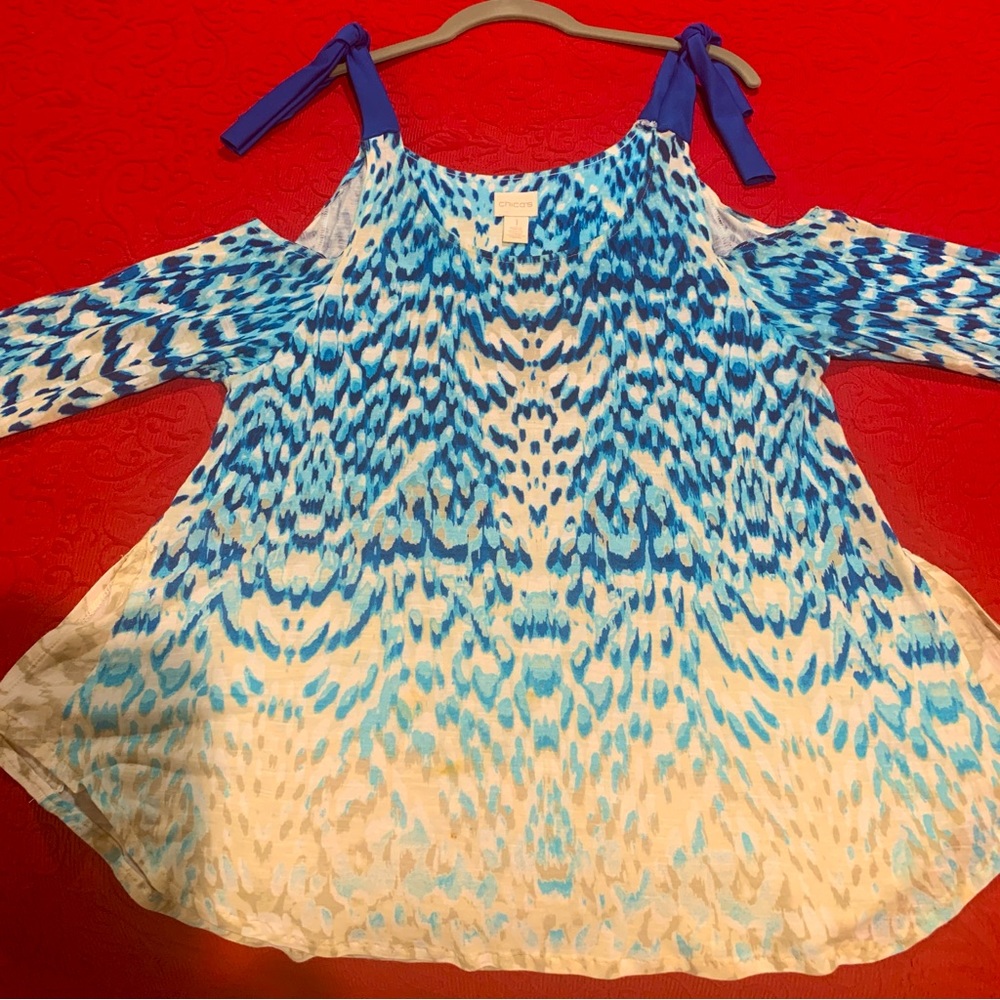 Chico’s Peek-a-Boo Shoulder Tunic Top Comfy Knit Blue Tan White Size Med EUC
